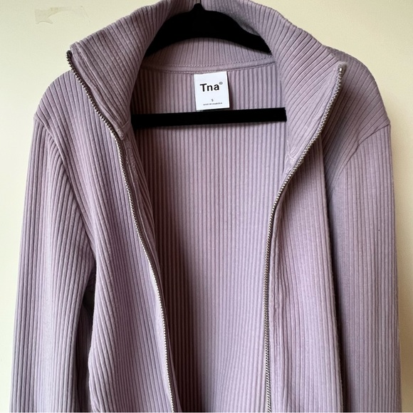 TNA Mock Neck Full Zip Long Sleeve Crop T-Shirt - Picture 6 of 13